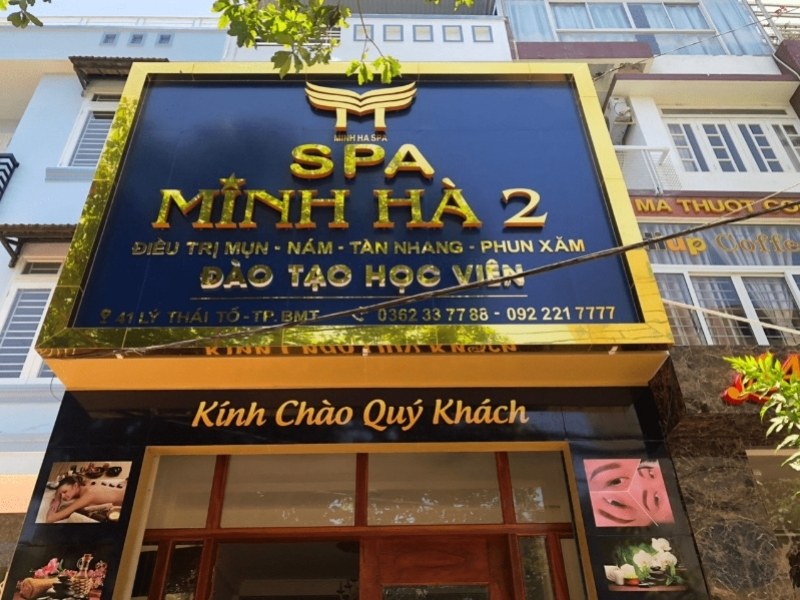 Mẫu bảng hiệu phun xăm thẩm mỹ Minh H&agrave; 2
