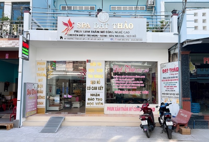 L&agrave;m bảng hiệu phun xăm thẩm mỹ gi&aacute; rẻ chất lượng tại TPHCM