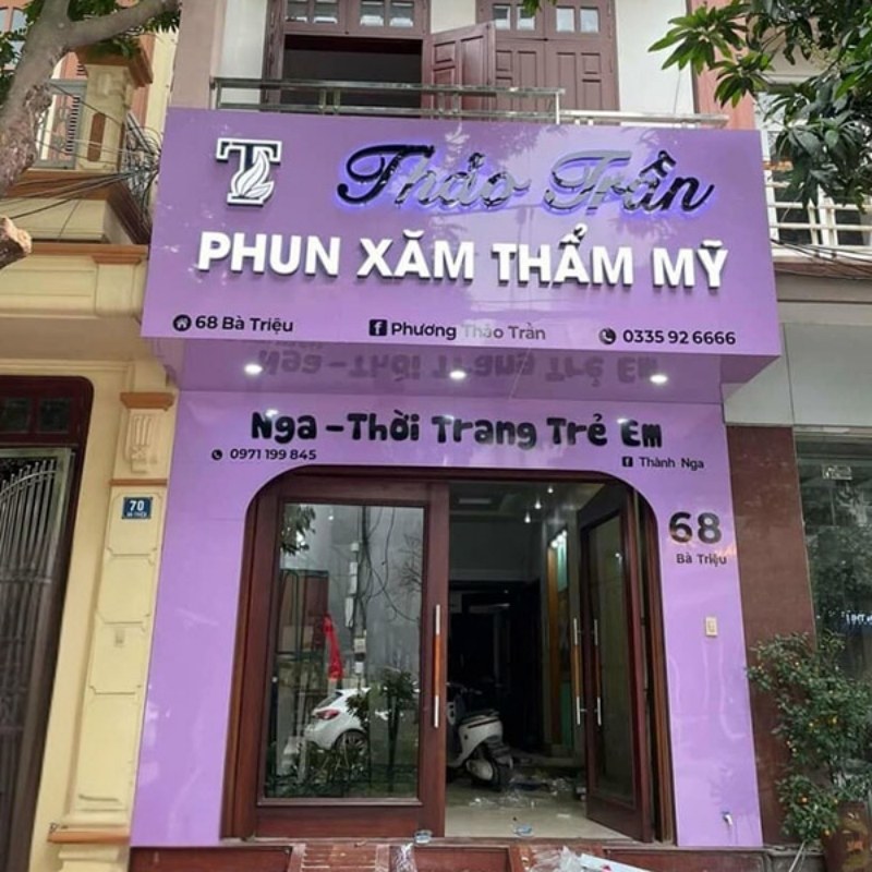 Bảng hiệu phun xăm mặt dựng alu chữ nổi mica