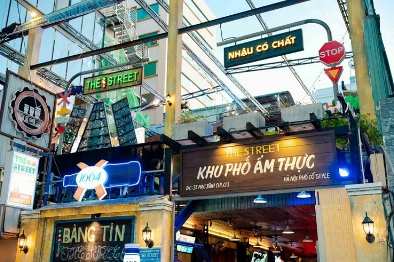 Thi c&ocirc;ng bảng hiệu qu&aacute;n nhậu uy t&iacute;n chất lượng tại TPHCM