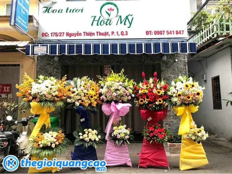 Thi c&ocirc;ng bảng hiệu shop hoa tươi gi&aacute; rẻ trọn g&oacute;i TPHCM
