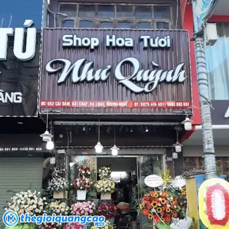 Bảng hiệu shop hoa chữ nổi mica sang trọng