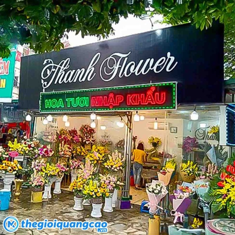 Gi&aacute; l&agrave;m bảng hiệu shop hoa tham khảo