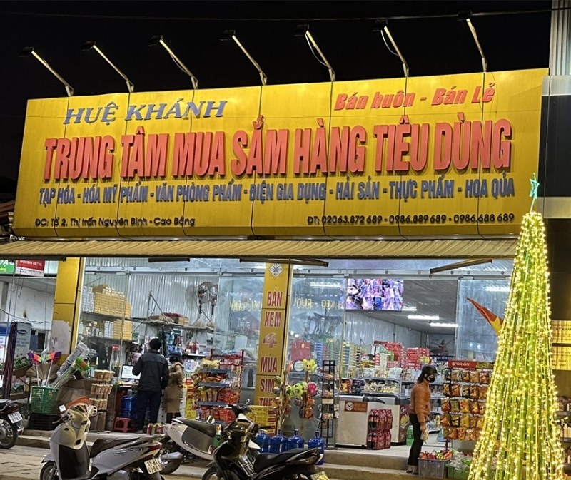 Mẫu bảng hiệu cửa h&agrave;ng tạp h&oacute;a Huệ Kh&aacute;nh