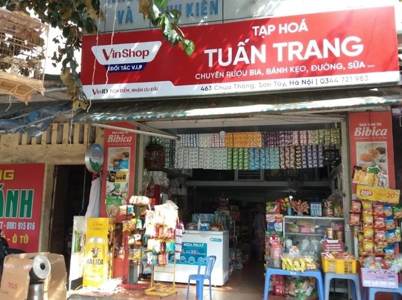 Mẫu bảng hiệu tạp h&oacute;a Tuấn Trang chuy&ecirc;n rượu bia, b&aacute;nh kẹo