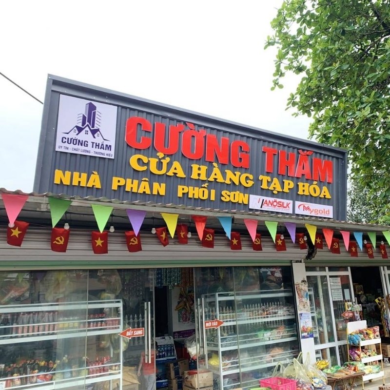 Mẫu bảng hiệu tạp h&oacute;a Cường Thắm nền t&ocirc;n s&oacute;ng chữ nổi mica