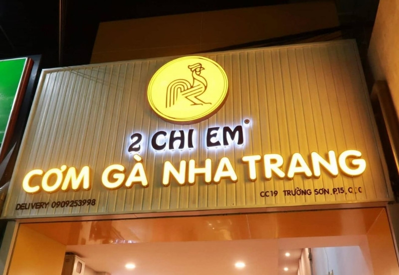 Bảng hiệu t&ocirc;n s&oacute;ng kết hợp chữ nổi mica