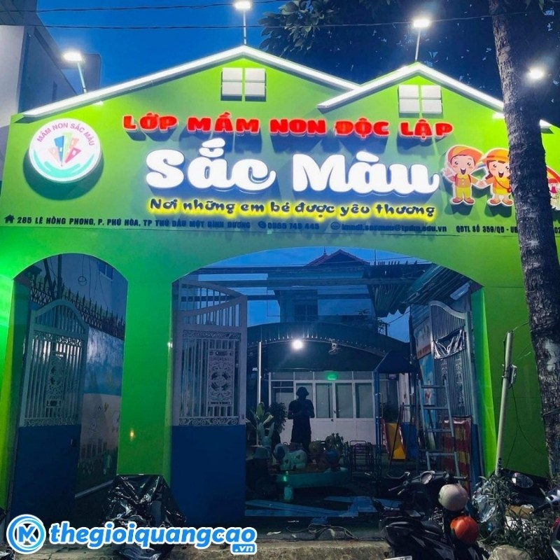 Bảng hiệu trường mầm non chữ nổi gắn LED nổi bật ban đ&ecirc;m
