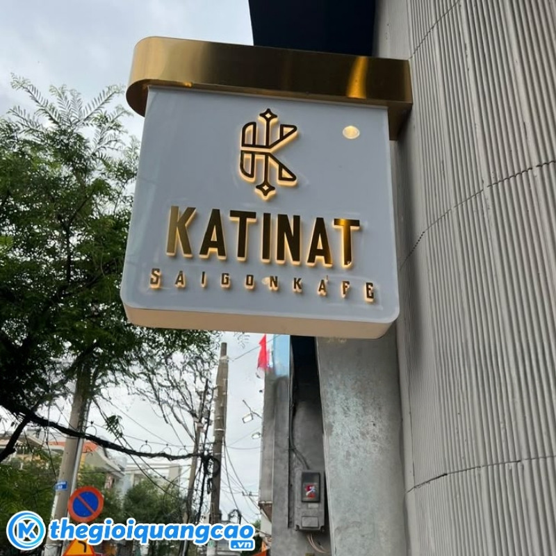 Mẫu biển vẫy hộp đ&egrave;n h&igrave;nh chữ nhật Katinat