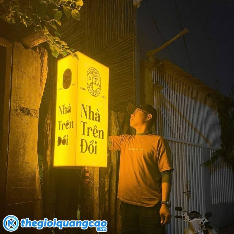 Mẫu biển vẫy hộp đ&egrave;n h&igrave;nh chữ nhật