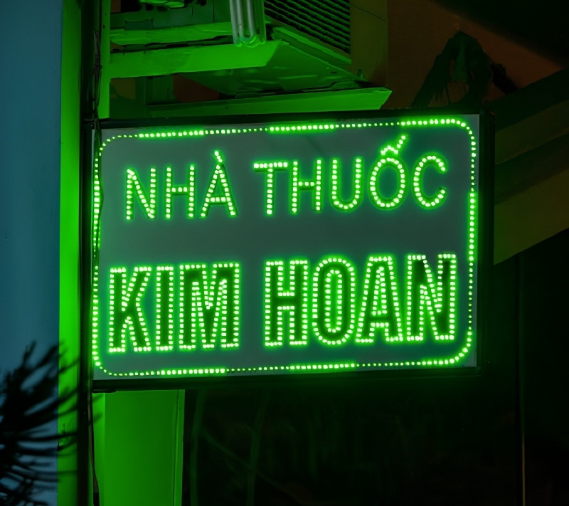 Thi c&ocirc;ng biển vẫy quảng c&aacute;o quầy thuốc t&acirc;y gi&aacute; rẻ TPHCM