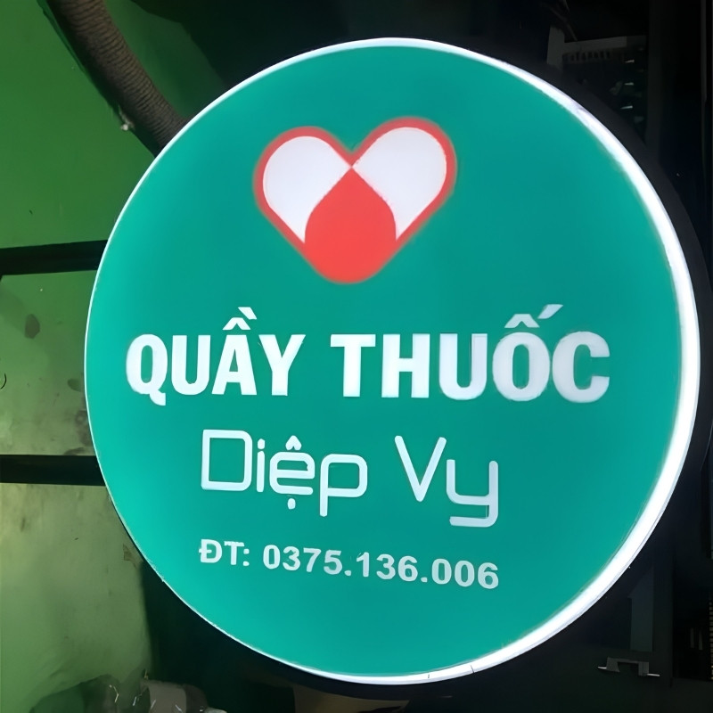 Biển vẫy quầy thuốc t&acirc;y mica h&uacute;t nổi