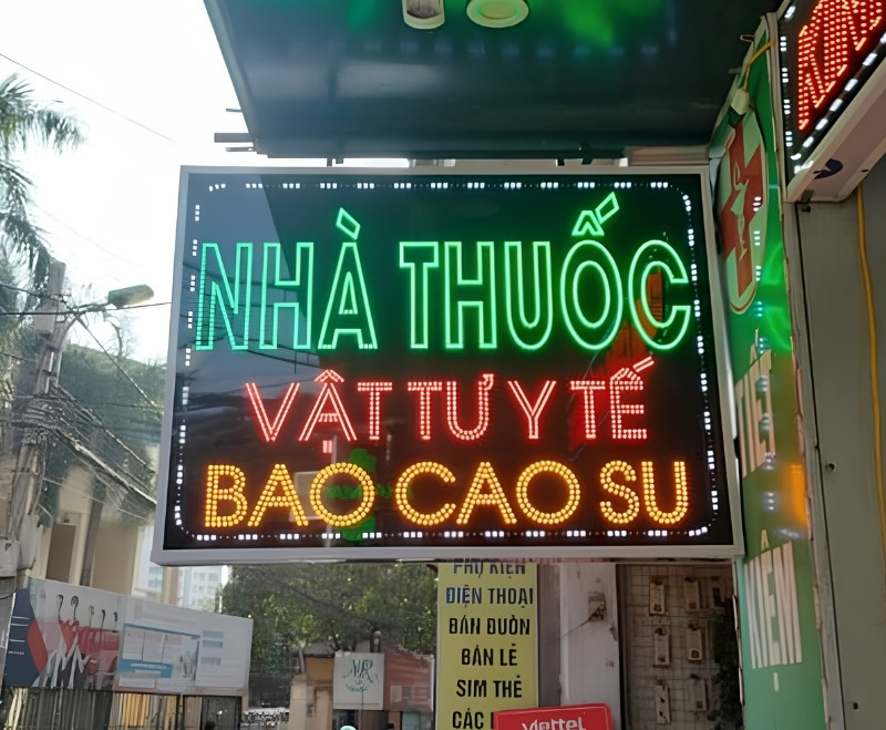 Biển vẫy hộp đ&egrave;n LED nh&agrave; thuốc
