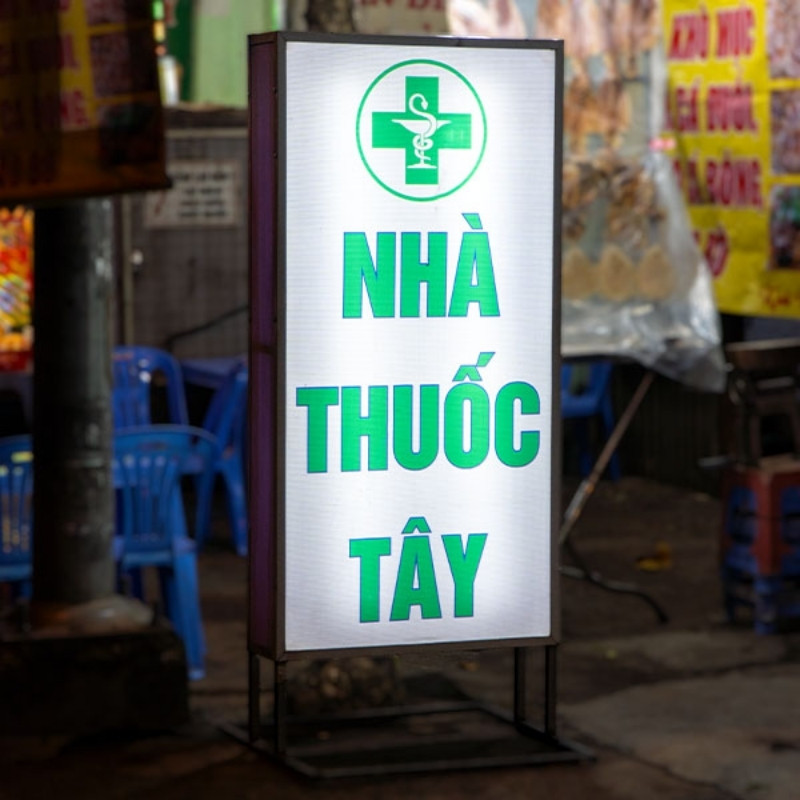 Biển vẫy bạt hiflex nh&agrave; thuốc t&acirc;y