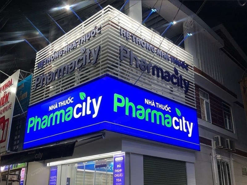 Mẫu biển hộp đ&egrave;n bạt 3M cho nh&agrave; thuốc Pharmacity