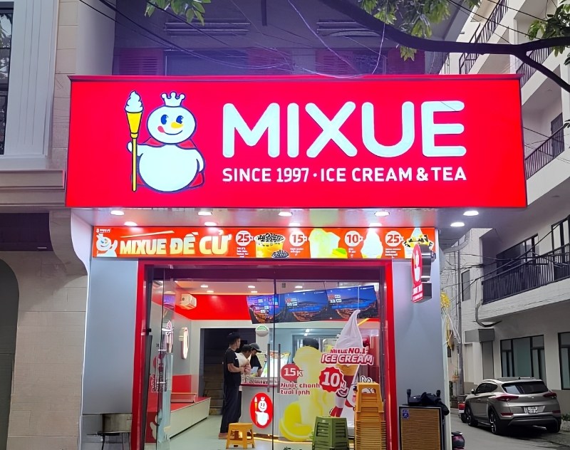 Mẫu biển hộp đ&egrave;n bạt 3M cho cửa h&agrave;ng kem Mixue