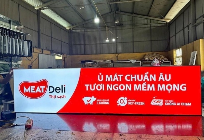 L&agrave;m bảng hiệu hộp đ&egrave;n bạt 3M theo y&ecirc;u cầu v&agrave; thi c&ocirc;ng trọn g&oacute;i