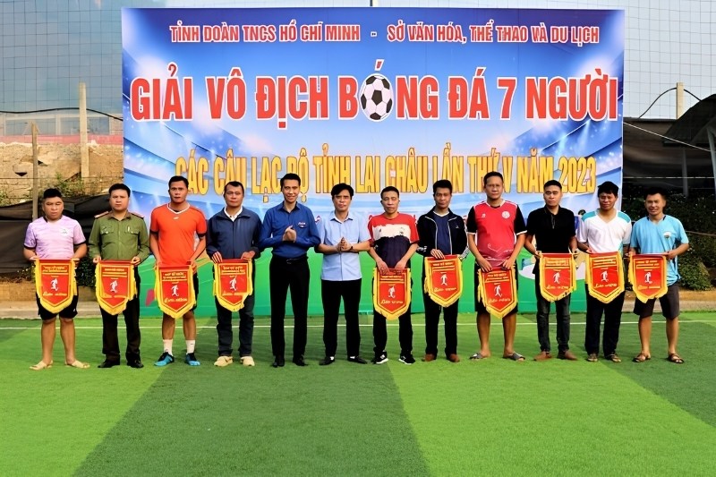 Mẫu backdrop chụp ảnh sự kiện giải b&oacute;ng đ&aacute;