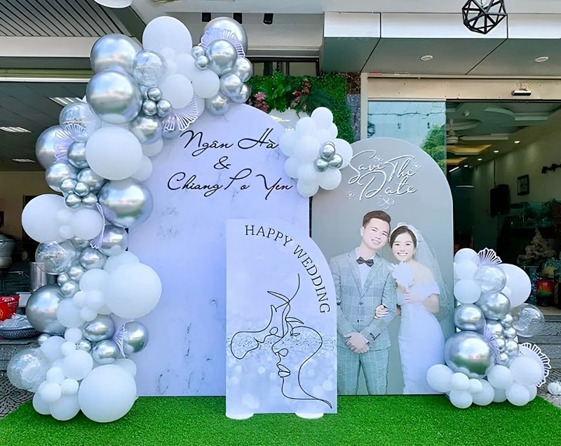 Mẫu backdrop s&acirc;n khấu đ&aacute;m cưới&nbsp;