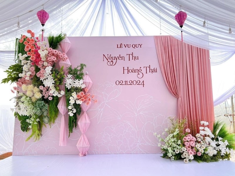 Mẫu backdrop đ&aacute;m cưới gi&aacute; rẻ