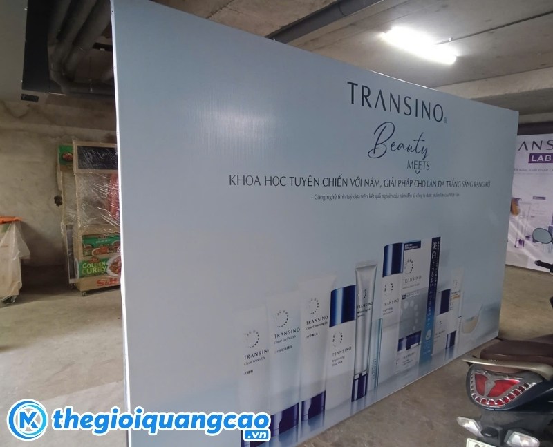 Mẫu backdrop di động mạng nhện đẹp, in ấn sắc n&eacute;t