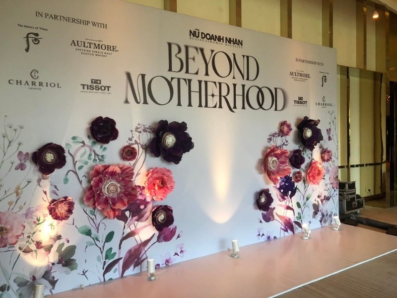 Mẫu backdrop sự kiện beyond motherhood