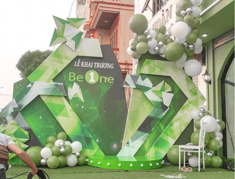 Dự &aacute;n thi c&ocirc;ng backdrop khai trương Be1ne