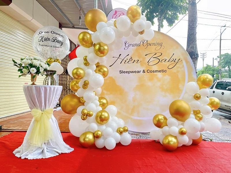 Mẫu backdrop khai trương shop thời trang Hiền Baby