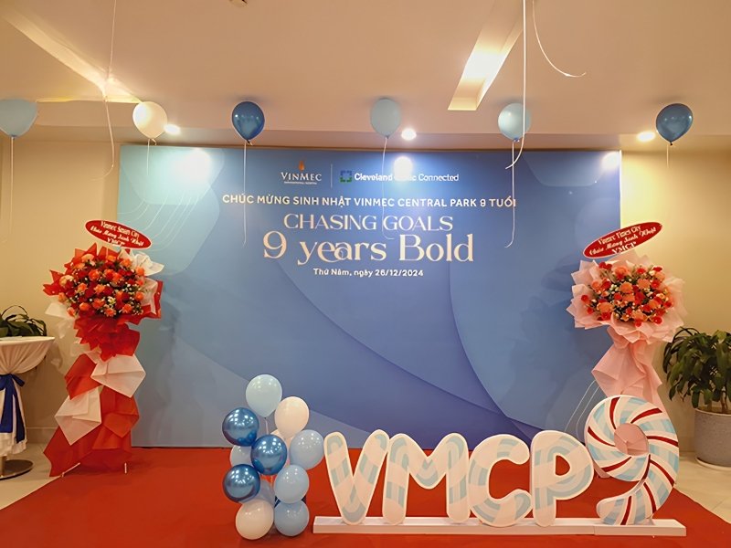 Mẫu backdrop chúc mừng sinh nhật công ty in bạt hiflex