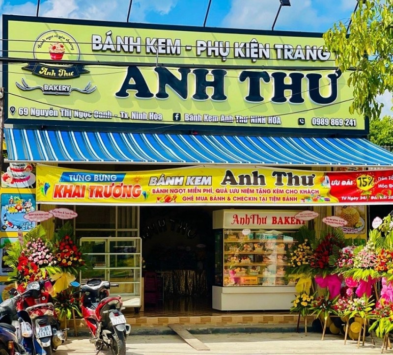 Mẫu bảng hiệu b&aacute;nh kem chữ nổi mica