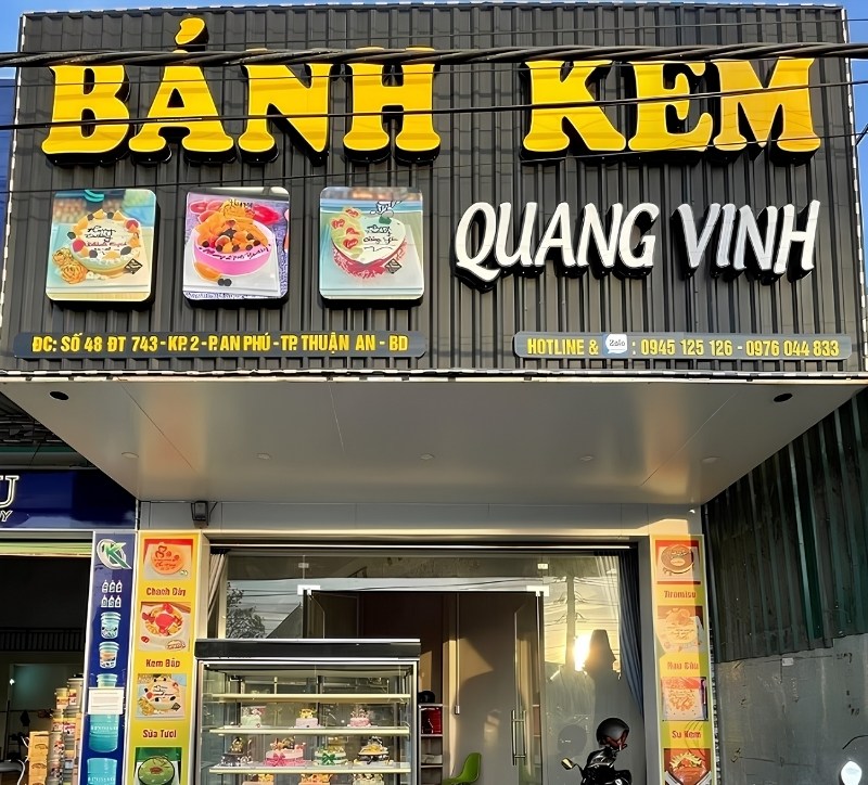 Mẫu bảng hiệu b&aacute;nh kem tole dập nổi kết hợp chữ nổi mica
