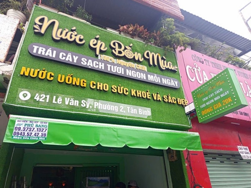 Bảng hiệu cỏ nh&acirc;n tạo cho cửa h&agrave;ng b&aacute;n nước &eacute;p&nbsp;