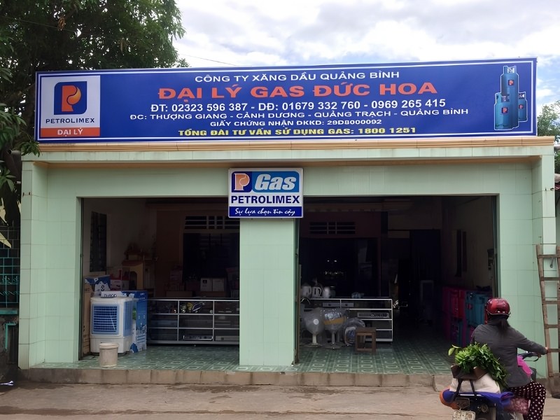 Bảng hiệu cửa h&agrave;ng gas chất liệu in bạt hiflex