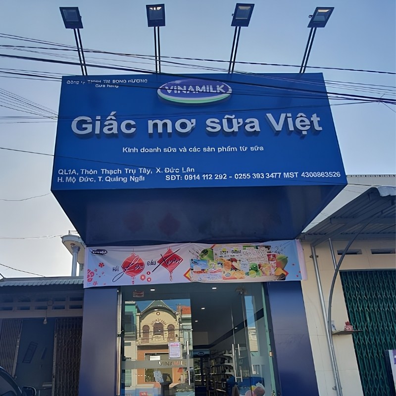 Mẫu bảng hiệu cửa h&agrave;ng sữa việt