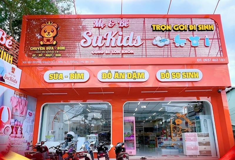 Thiết kế bảng hiệu cửa h&agrave;ng sữa theo y&ecirc;u cầu