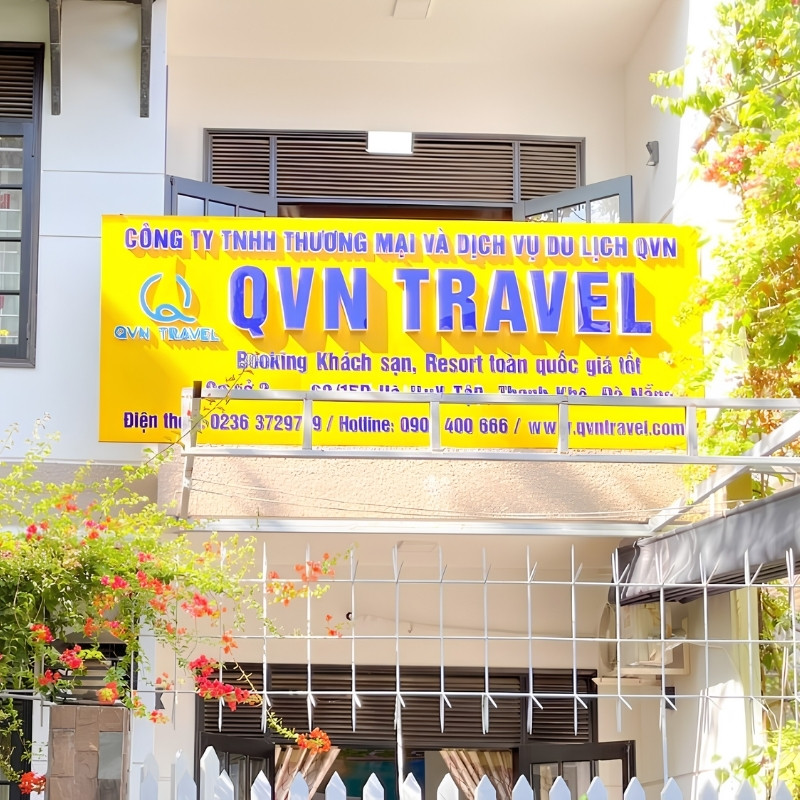 Mẫu bảng hiệu dịch vụ du lịch QVN Travel