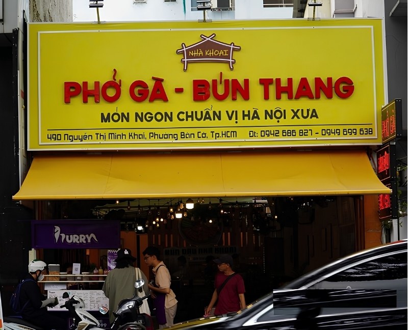 Mẫu bảng hiệu m&agrave;u v&agrave;ng cho qu&aacute;n phở