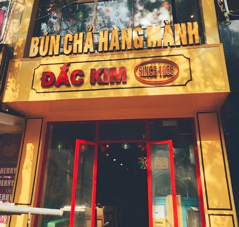 Mẫu bảng hiệu quảng c&aacute;o b&uacute;n chả h&agrave;ng m&agrave;nh tone v&agrave;ng