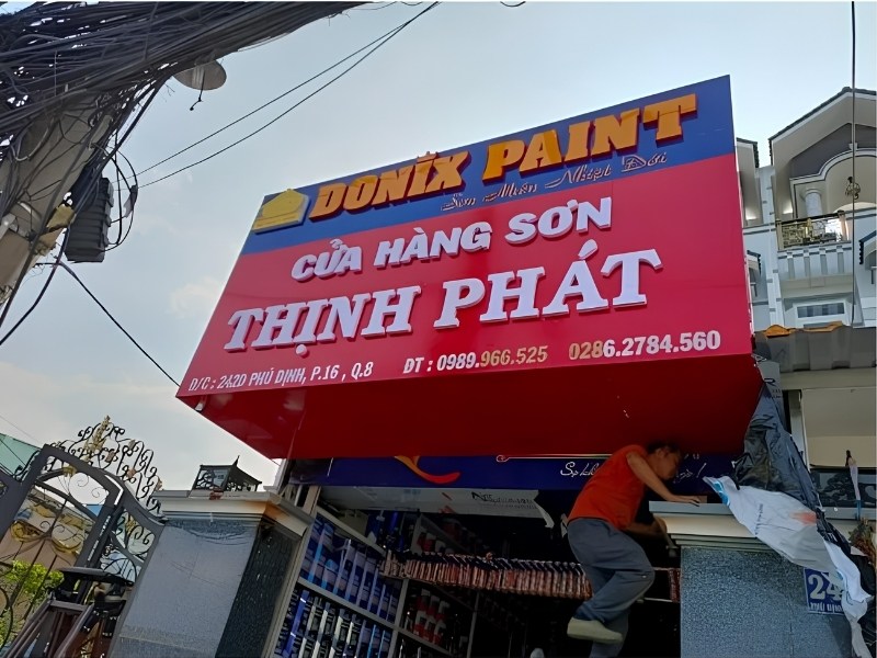 Mẫu bảng hiệu cửa h&agrave;ng sơn Thịnh Ph&aacute;t