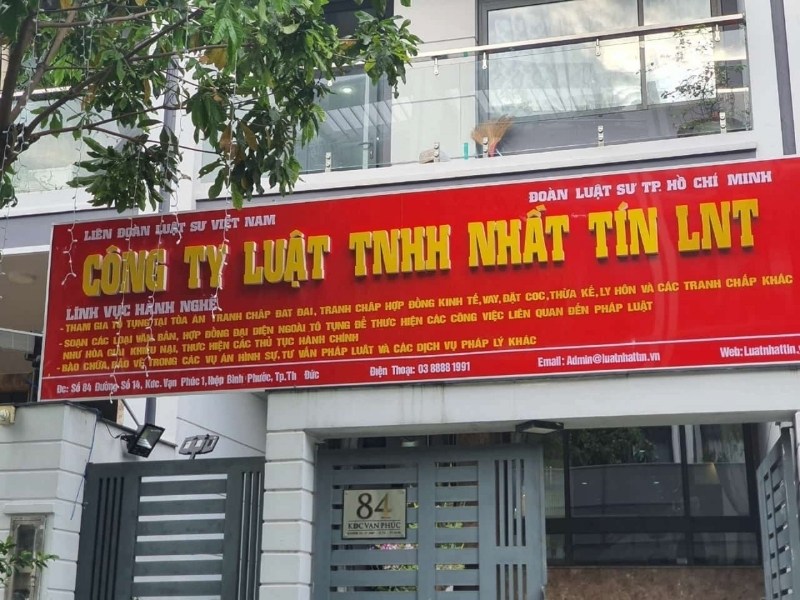 Mẫu bảng hiệu văn ph&ograve;ng luật sư nhất t&iacute;n LNT