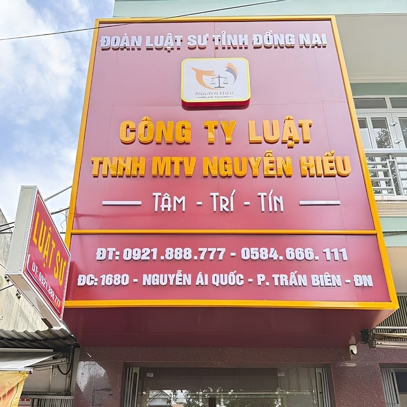 Thi c&ocirc;ng bảng hiệu văn ph&ograve;ng luật sư gi&aacute; rẻ trọn g&oacute;i TPHCM