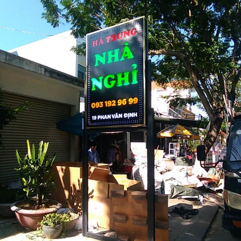 Biển vẫy nh&agrave; nghỉ LED ruồi
