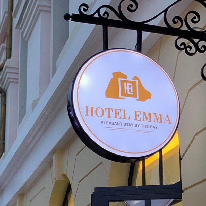 Biển vẫy hotel mica h&uacute;t nổi&nbsp;