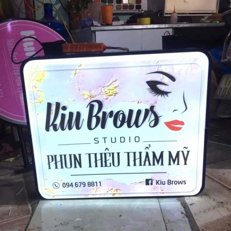 Mẫu biển vẫy studio phun th&ecirc;u thẩm mỹ