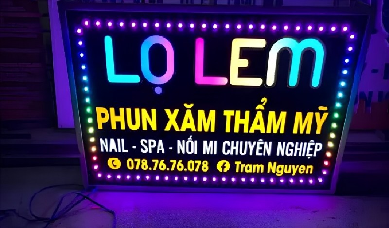 Biển vẫy đ&egrave;n LED ruồi phun xăm thẩm mỹ