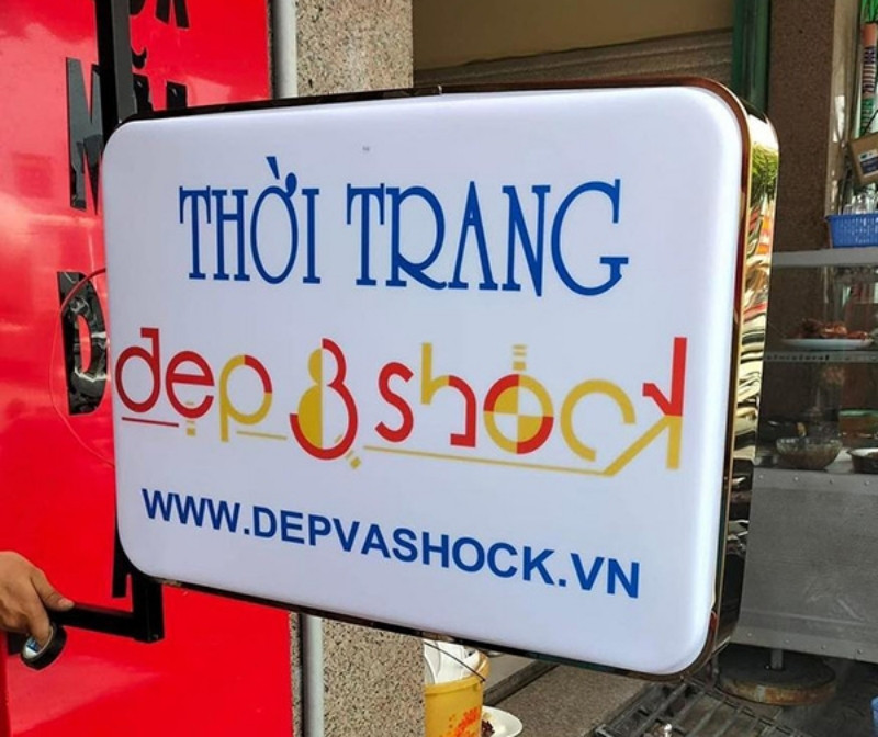 Mẫu biển vẫy shop quần &aacute;o mica h&uacute;t nổi