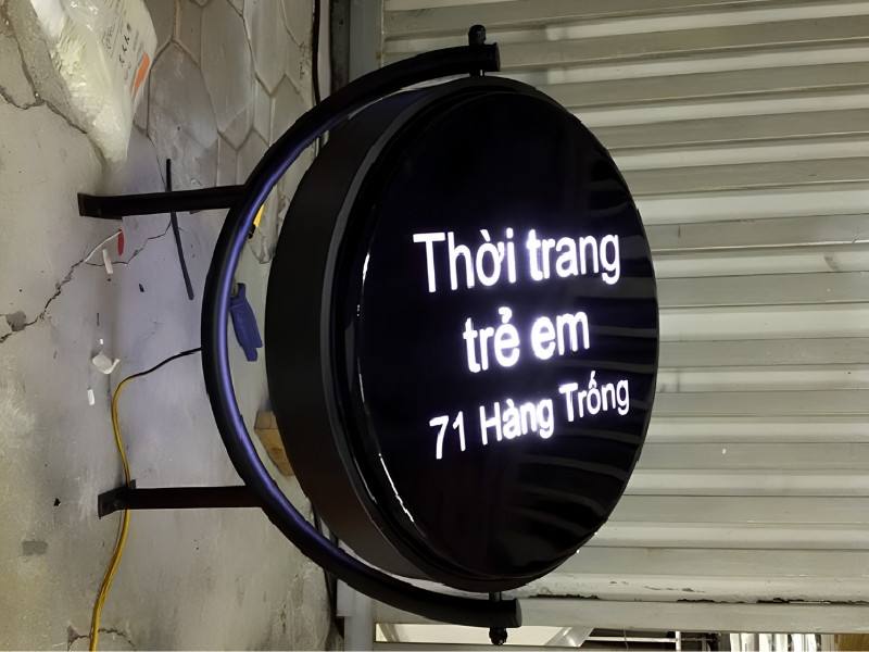 L&agrave;m biển vẫy quảng c&aacute;o shop quần &aacute;o đẹp gi&aacute; rẻ tại TPHCM