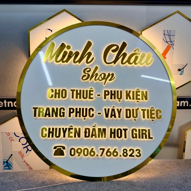 Mẫu biển vẫy quảng c&aacute;o shop thời trang Minh Ch&acirc;u