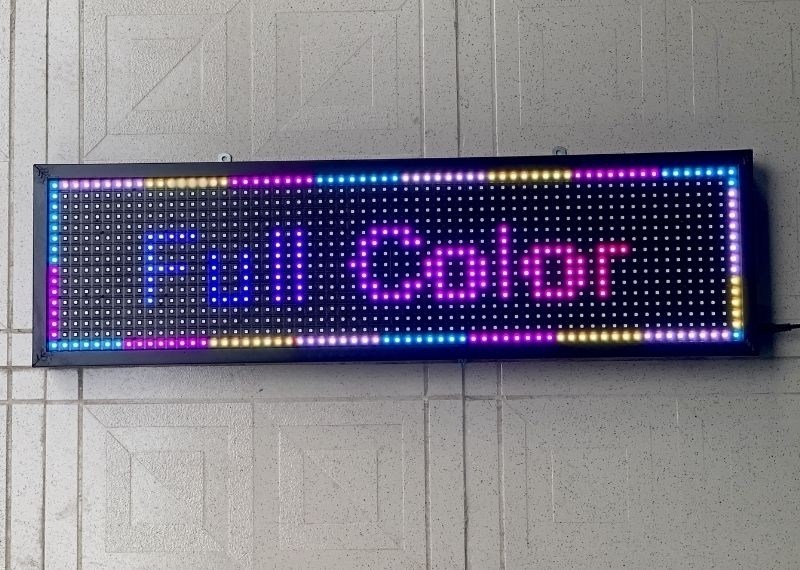 Mẫu hộp đ&egrave;n led chạy chữ full color đẹp