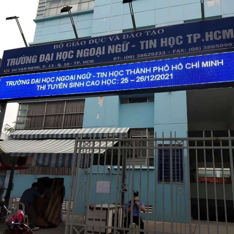 L&agrave;m bảng hiệu đ&egrave;n LED ma trận trường đại học ngoại ngữ - tin học